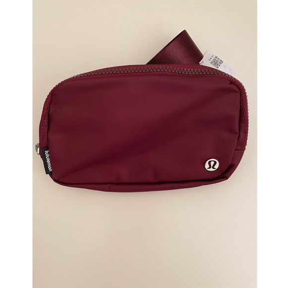 lululemon athletica Handbags - Lululemon Everywhere Belt Bag